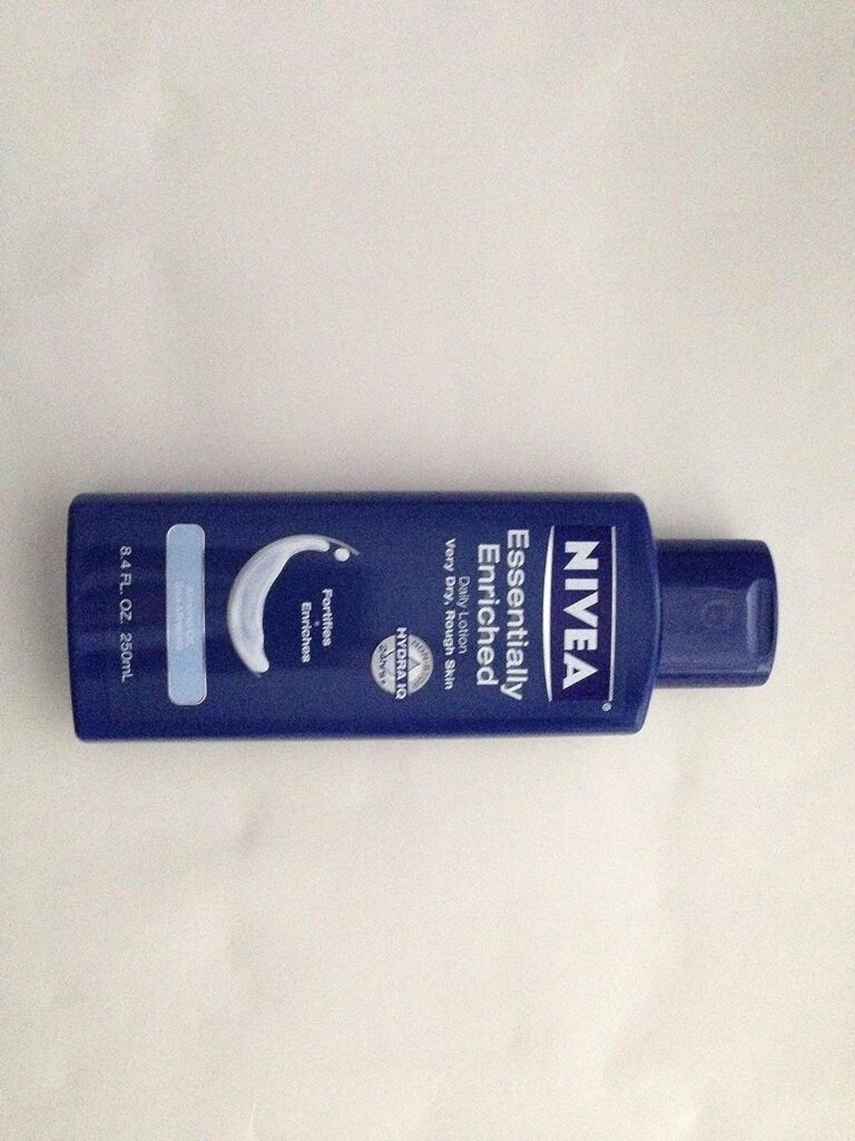 Nivea Body Daily Lotion, Essentially Enriched for Very Dry, Rough Skin, 8.4 fl oz (250 ml)